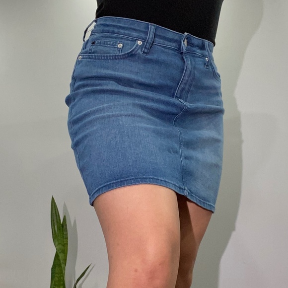 (Brand New) Women's Calvin Klein denim skirt. - Picture 2 of 8